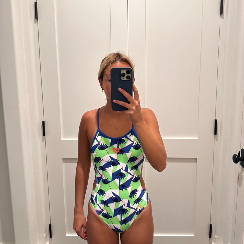 Arena Suit 24